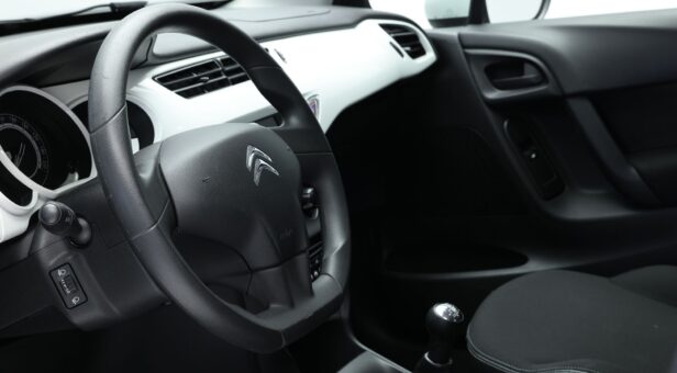 CITROEN C3 BERLINA CON PORTON 1.6 BLUEHDI 55KW LIVE 75 5P CITROEN C3 BERLINA CON PORTON 1.6 BLUEHDI 55KW LIVE 75 5P