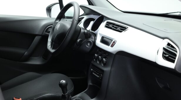 CITROEN C3 BERLINA CON PORTON 1.6 BLUEHDI 55KW LIVE 75 5P CITROEN C3 BERLINA CON PORTON 1.6 BLUEHDI 55KW LIVE 75 5P