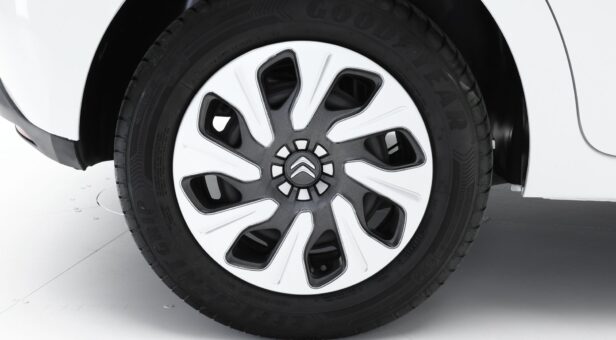 CITROEN C3 BERLINA CON PORTON 1.6 BLUEHDI 55KW LIVE 75 5P CITROEN C3 BERLINA CON PORTON 1.6 BLUEHDI 55KW LIVE 75 5P