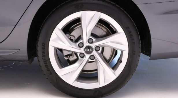 AUDI A4 FAMILIAR 2.0 30 TDI S TRONIC S LINE AVANT 136 5P