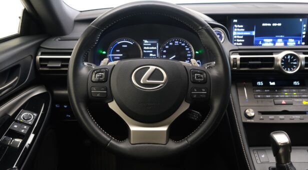 LEXUS RC 300h EXECUTIVE NAVIGATION COUPE AUTO 2.5 223 2P LEXUS RC 300h EXECUTIVE NAVIGATION COUPE AUTO 2.5 223 2P