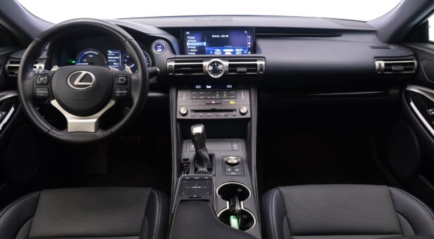 LEXUS RC 300h EXECUTIVE NAVIGATION COUPE AUTO 2.5 223 2P LEXUS RC 300h EXECUTIVE NAVIGATION COUPE AUTO 2.5 223 2P