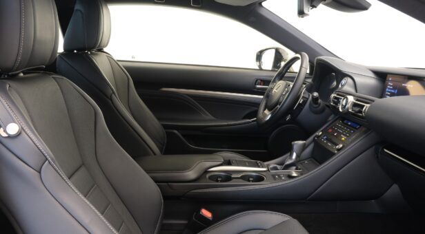 LEXUS RC 300h EXECUTIVE NAVIGATION COUPE AUTO 2.5 223 2P LEXUS RC 300h EXECUTIVE NAVIGATION COUPE AUTO 2.5 223 2P