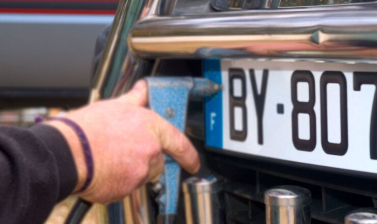 ¿Cómo calcular los años de un coche por la matrícula?