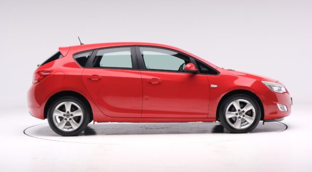 OPEL ASTRA BERLINA CON PORTON 1.6 ENJOY 115 5P
