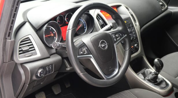 OPEL ASTRA BERLINA CON PORTON 1.6 ENJOY 115 5P