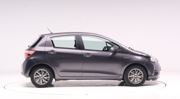 TOYOTA YARIS BERLINA CON PORTON 1.5 DUAL VVT-IE ACTIVE 111 5P