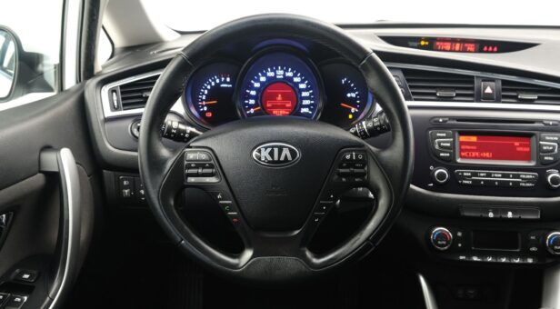 KIA CEED BERLINA CON PORTON 1.4 CVVT TECH 100 5P