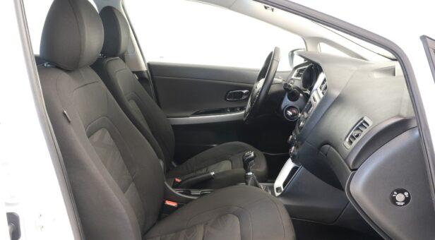 KIA CEED BERLINA CON PORTON 1.4 CVVT TECH 100 5P
