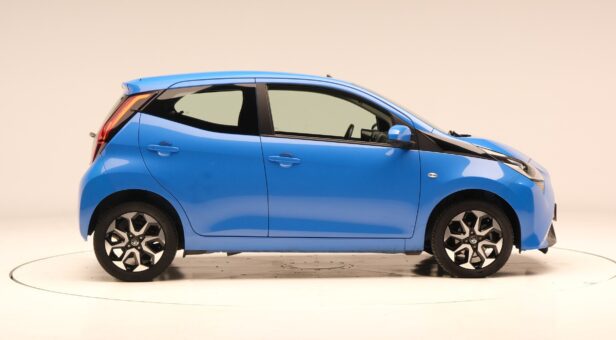 TOYOTA AYGO MINICOCHE 1.0 VVT-I X-PLAY 72 5P