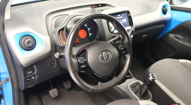 TOYOTA AYGO MINICOCHE 1.0 VVT-I X-PLAY 72 5P