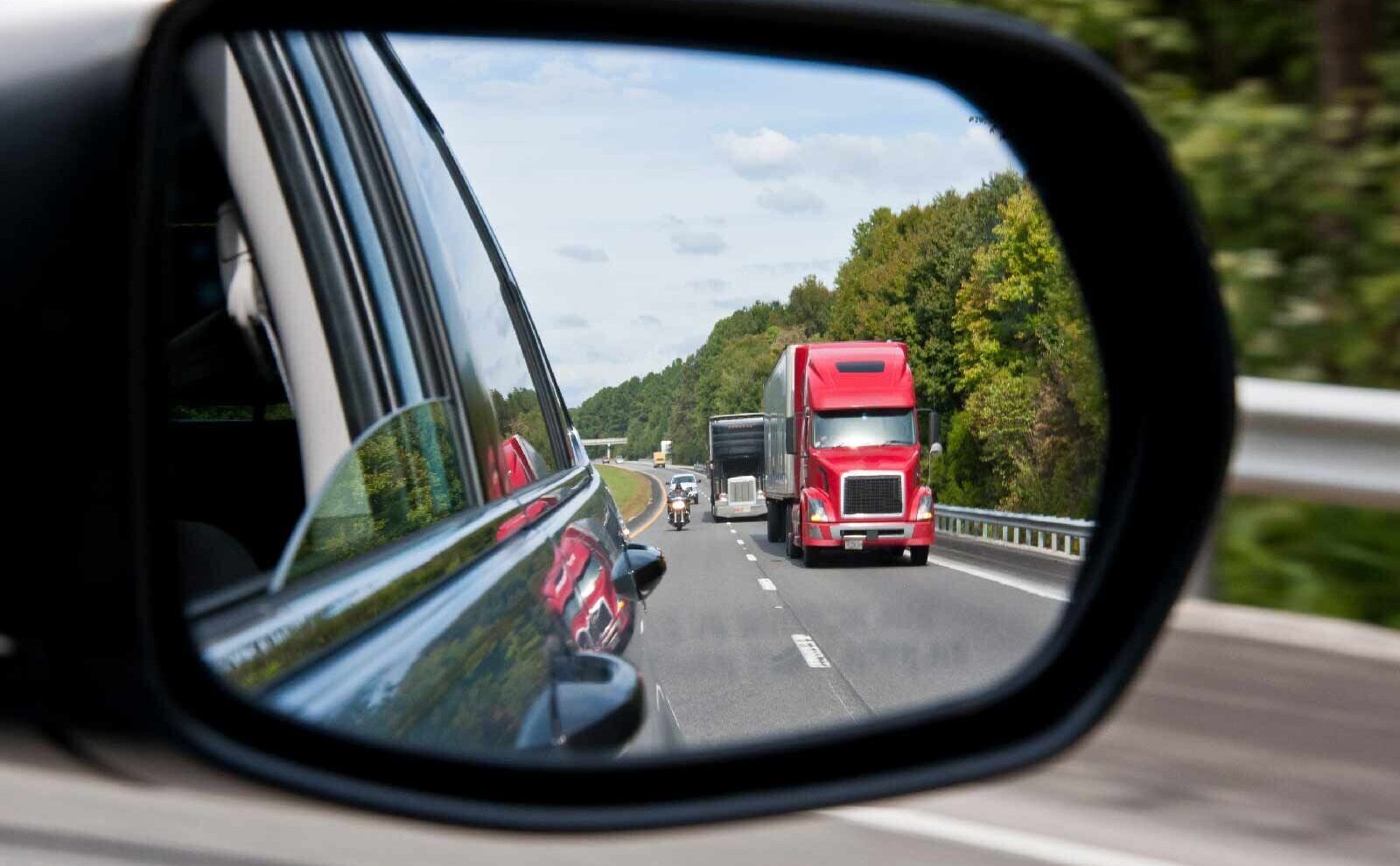 Conoce las ventajas del sistema deteccion angulo muerto: ¿por qué es importante?