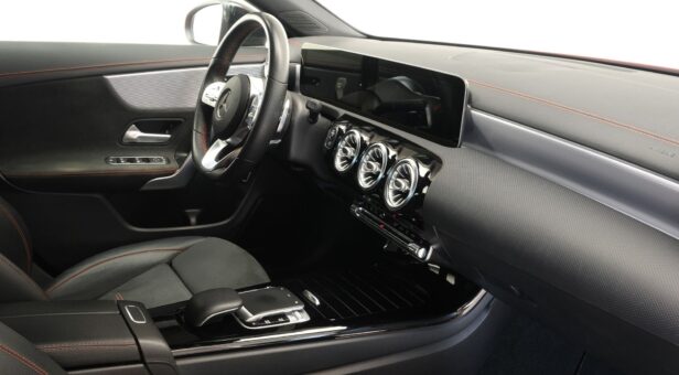 MERCEDES CLA -CLASS SEDAN 2.0 CLA 200 D DCT 150 4P MERCEDES CLA -CLASS SEDAN 2.0 CLA 200 D DCT 150 4P