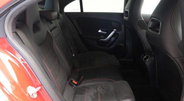 MERCEDES CLA -CLASS SEDAN 2.0 CLA 200 D DCT 150 4P MERCEDES CLA -CLASS SEDAN 2.0 CLA 200 D DCT 150 4P