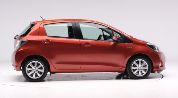 TOYOTA YARIS BERLINA CON PORTON 1.5 VVT-I HYBRID ACTIVE AUTO 100 5P