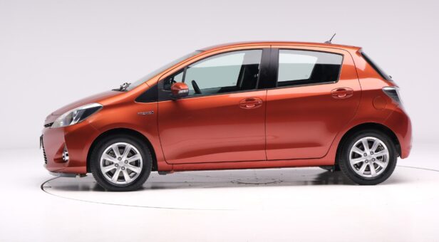 TOYOTA YARIS BERLINA CON PORTON 1.5 VVT-I HYBRID ACTIVE AUTO 100 5P
