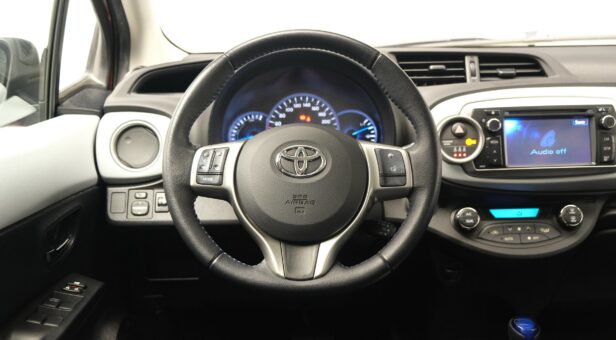 TOYOTA YARIS BERLINA CON PORTON 1.5 VVT-I HYBRID ACTIVE AUTO 100 5P