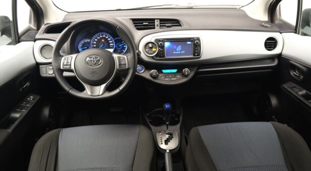 TOYOTA YARIS BERLINA CON PORTON 1.5 VVT-I HYBRID ACTIVE AUTO 100 5P