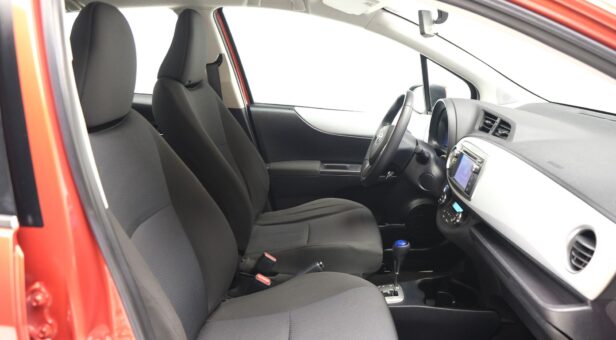 TOYOTA YARIS BERLINA CON PORTON 1.5 VVT-I HYBRID ACTIVE AUTO 100 5P