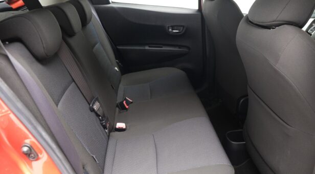 TOYOTA YARIS BERLINA CON PORTON 1.5 VVT-I HYBRID ACTIVE AUTO 100 5P