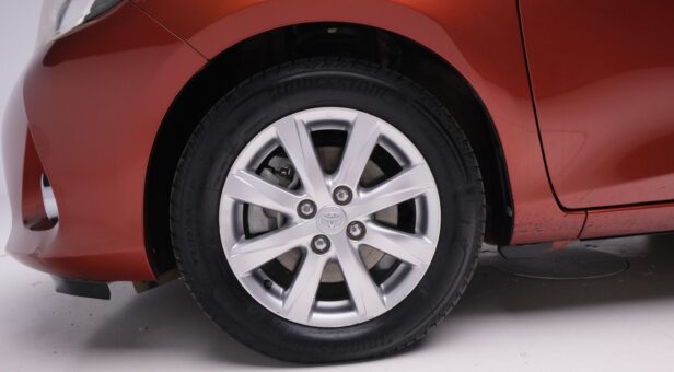 TOYOTA YARIS BERLINA CON PORTON 1.5 VVT-I HYBRID ACTIVE AUTO 100 5P