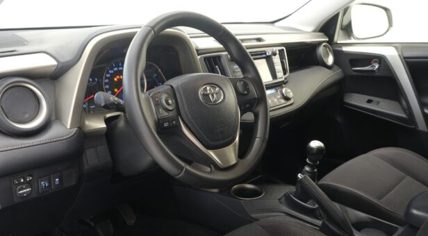 TOYOTA RAV4 TODOTERRENO 2.0D ADVANCE 2WD 124 5P TOYOTA RAV4 TODOTERRENO 2.0D ADVANCE 2WD 124 5P