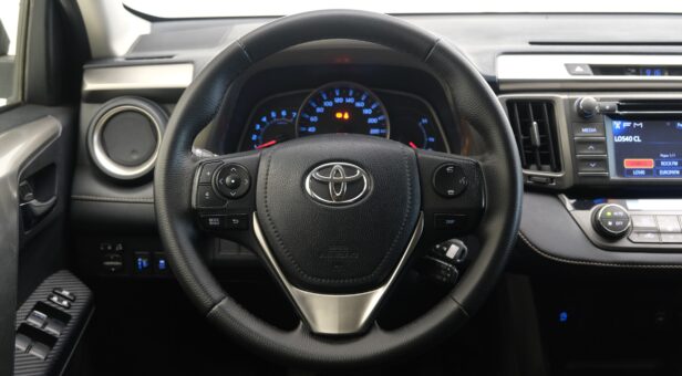 TOYOTA RAV4 TODOTERRENO 2.0D ADVANCE 2WD 124 5P TOYOTA RAV4 TODOTERRENO 2.0D ADVANCE 2WD 124 5P