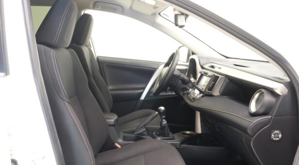 TOYOTA RAV4 TODOTERRENO 2.0D ADVANCE 2WD 124 5P TOYOTA RAV4 TODOTERRENO 2.0D ADVANCE 2WD 124 5P