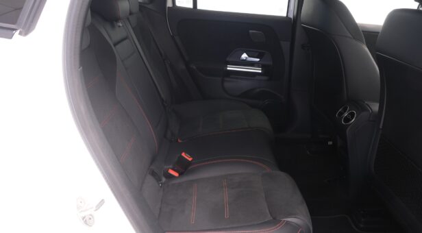 MERCEDES EQA 250 AMG LINE