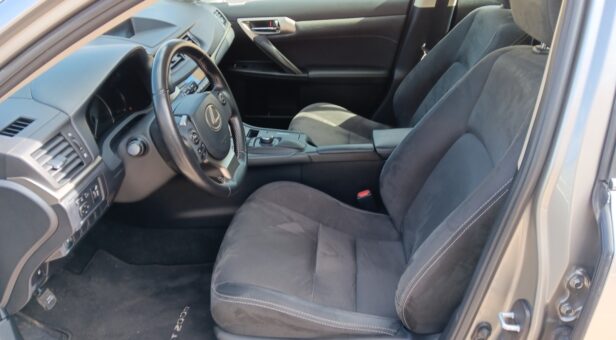 LEXUS SERVIPLEM-BARYVAL 200h BUSINESS HYBRID AUTO 136 5P