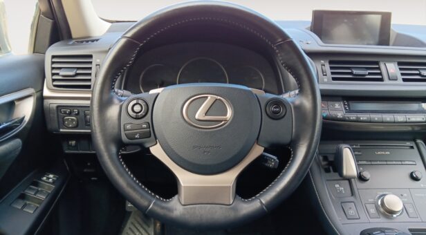 LEXUS SERVIPLEM-BARYVAL 200h BUSINESS HYBRID AUTO 136 5P