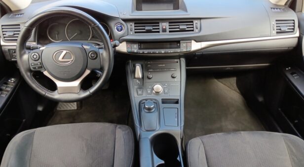 LEXUS SERVIPLEM-BARYVAL 200h BUSINESS HYBRID AUTO 136 5P