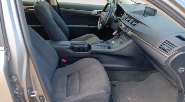 LEXUS SERVIPLEM-BARYVAL 200h BUSINESS HYBRID AUTO 136 5P