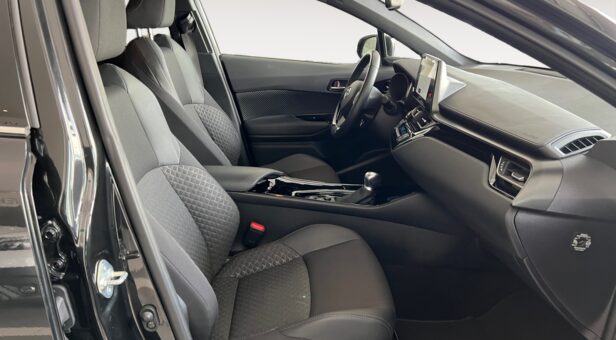 TOYOTA C-HR BERLINA CON PORTON 1.8 VVT-I HYBRID ADVANCE AUTO 122 5P TOYOTA C-HR BERLINA CON PORTON 1.8 VVT-I HYBRID ADVANCE AUTO 122 5P