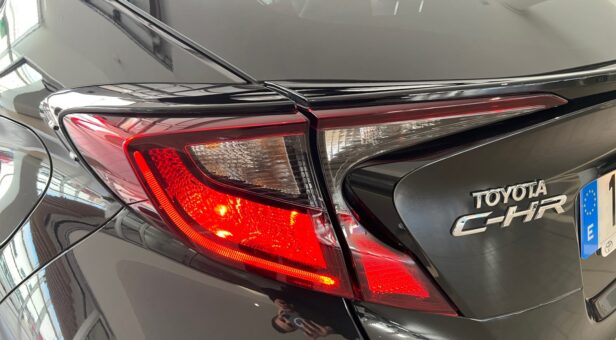 TOYOTA C-HR BERLINA CON PORTON 1.8 VVT-I HYBRID ADVANCE AUTO 122 5P TOYOTA C-HR BERLINA CON PORTON 1.8 VVT-I HYBRID ADVANCE AUTO 122 5P