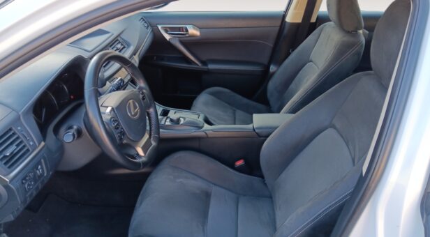 LEXUS SERVIPLEM-BARYVAL 200h BUSINESS HYBRID AUTO 1.8 136 5P LEXUS SERVIPLEM-BARYVAL 200h BUSINESS HYBRID AUTO 1.8 136 5P